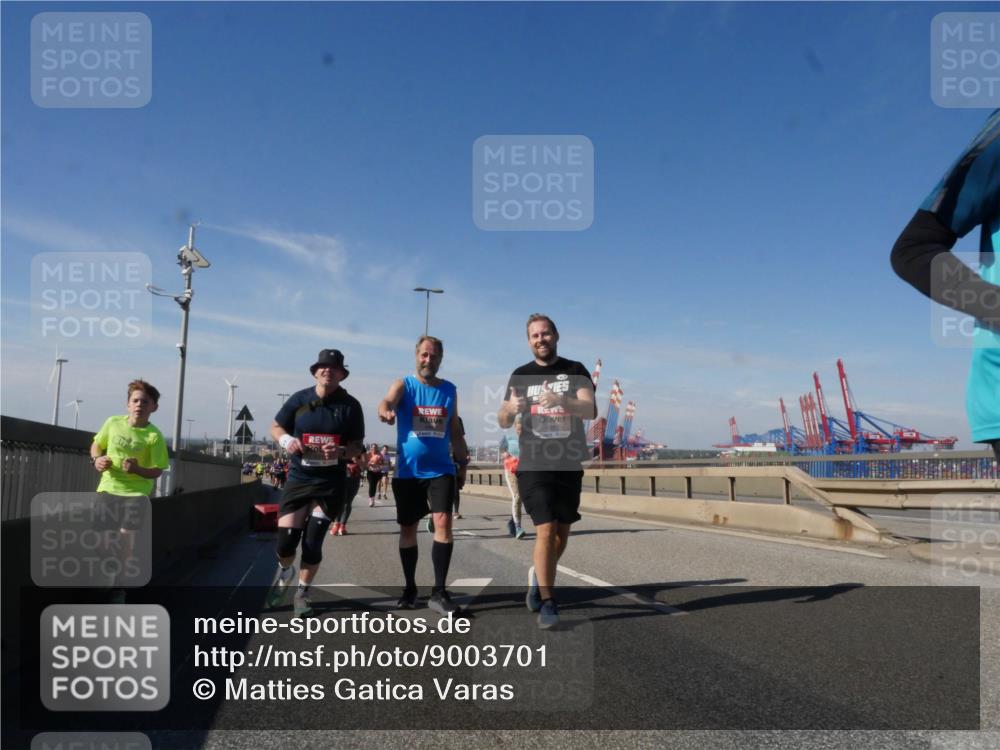 03.10.2025 - Köhlbrandbrückenlauf Matties Gatica Varas http://msf.ph/oto/9003701 03.10.2025 12:57:20 Position 2  meine-sportfotos.de