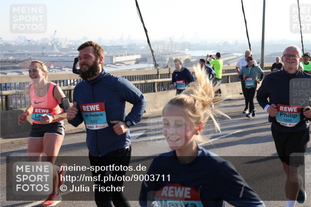 03.10.2025 - Köhlbrandbrückenlauf Julia Fischer http://msf.ph/oto/9003711 03.10.2025 09:30:15 Position 1 1562, 1666 meine-sportfotos.de