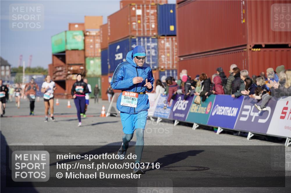03.10.2025 - Köhlbrandbrückenlauf Michael Burmester http://msf.ph/oto/9003716 03.10.2025 10:06:42 Ziel 1328, 1449, 3177, 3198, 3341, 3411 meine-sportfotos.de