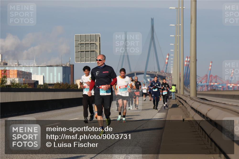 03.10.2025 - Köhlbrandbrückenlauf Luisa Fischer http://msf.ph/oto/9003731 03.10.2025 10:45:32 Position 3  meine-sportfotos.de