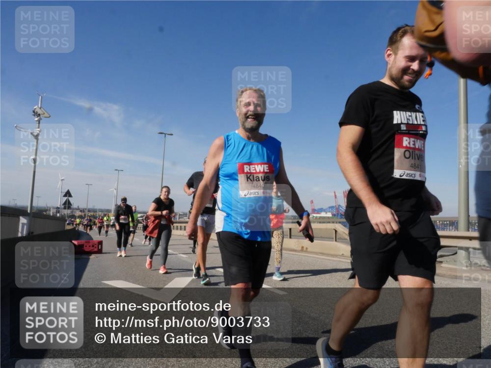 03.10.2025 - Köhlbrandbrückenlauf Matties Gatica Varas http://msf.ph/oto/9003733 03.10.2025 12:57:22 Position 2 4840, 4841 meine-sportfotos.de
