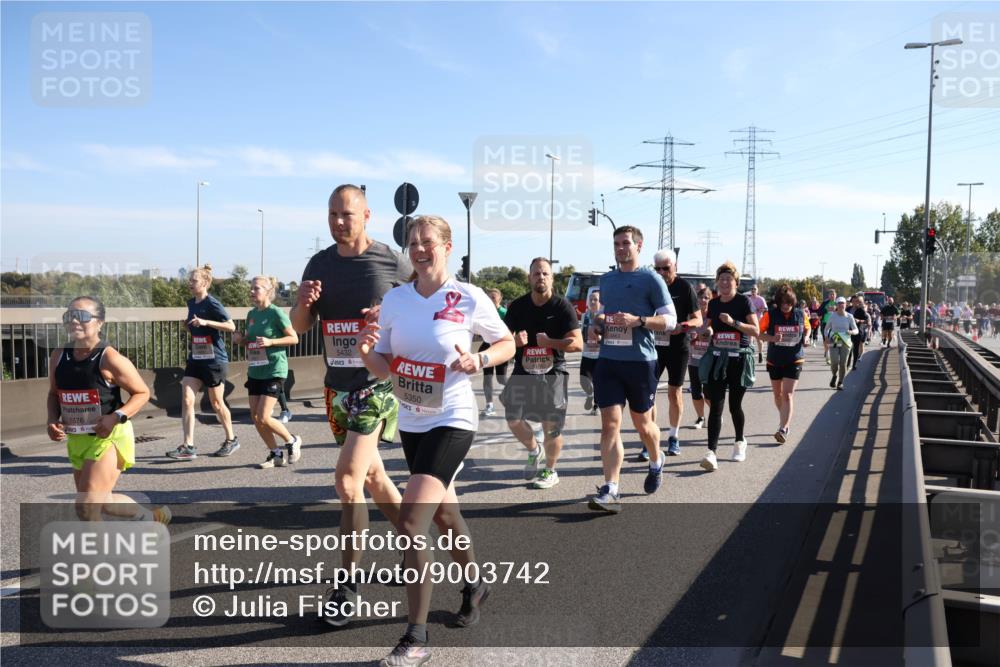 03.10.2025 - Köhlbrandbrückenlauf Julia Fischer http://msf.ph/oto/9003742 03.10.2025 12:23:00 Position 3 5576, 5432, 5350 meine-sportfotos.de