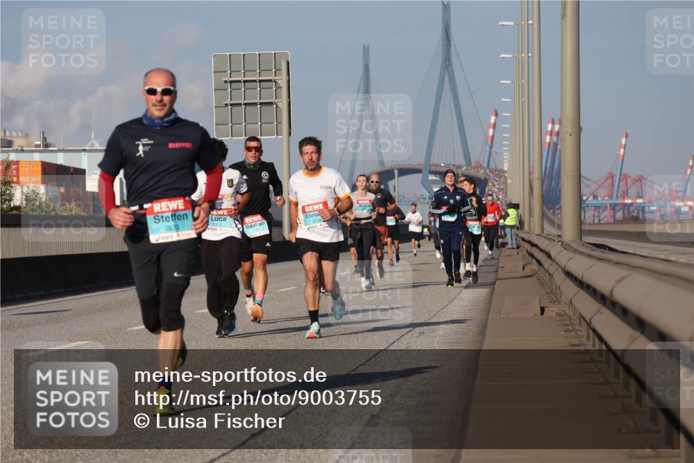 03.10.2025 - Köhlbrandbrückenlauf Luisa Fischer http://msf.ph/oto/9003755 03.10.2025 10:45:34 Position 3 24, 1112, 2820 meine-sportfotos.de