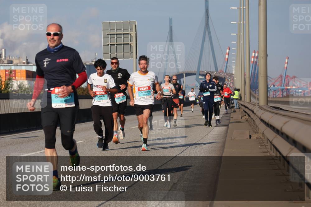 03.10.2025 - Köhlbrandbrückenlauf Luisa Fischer http://msf.ph/oto/9003761 03.10.2025 10:45:34 Position 3 2820, 1112, 1167, 3338 meine-sportfotos.de