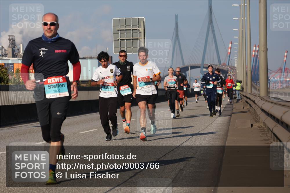 03.10.2025 - Köhlbrandbrückenlauf Luisa Fischer http://msf.ph/oto/9003766 03.10.2025 10:45:34 Position 3 2820, 1112, 333 meine-sportfotos.de