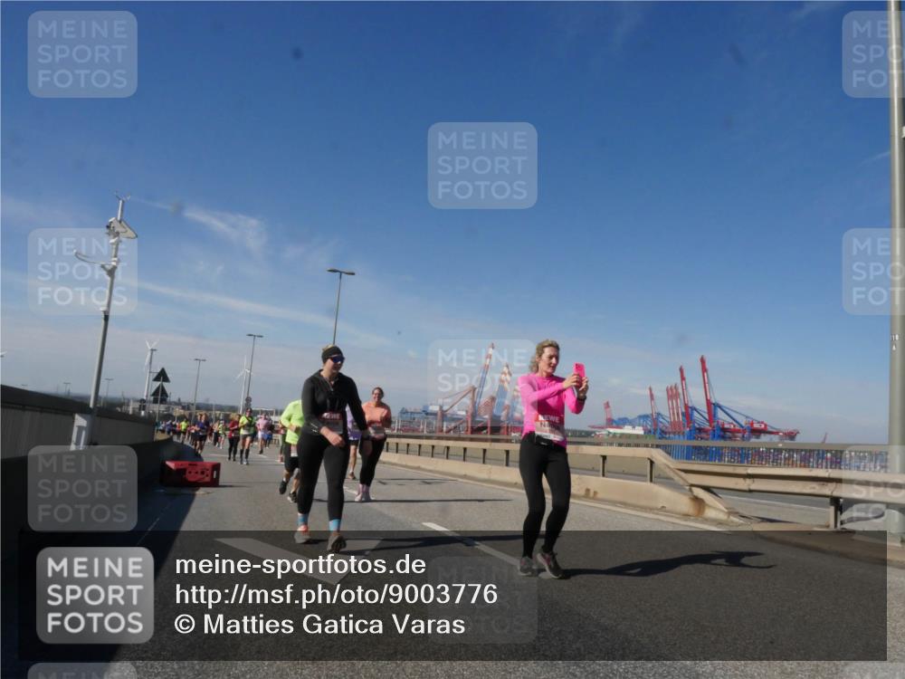 03.10.2025 - Köhlbrandbrückenlauf Matties Gatica Varas http://msf.ph/oto/9003776 03.10.2025 12:57:25 Position 2 118 meine-sportfotos.de
