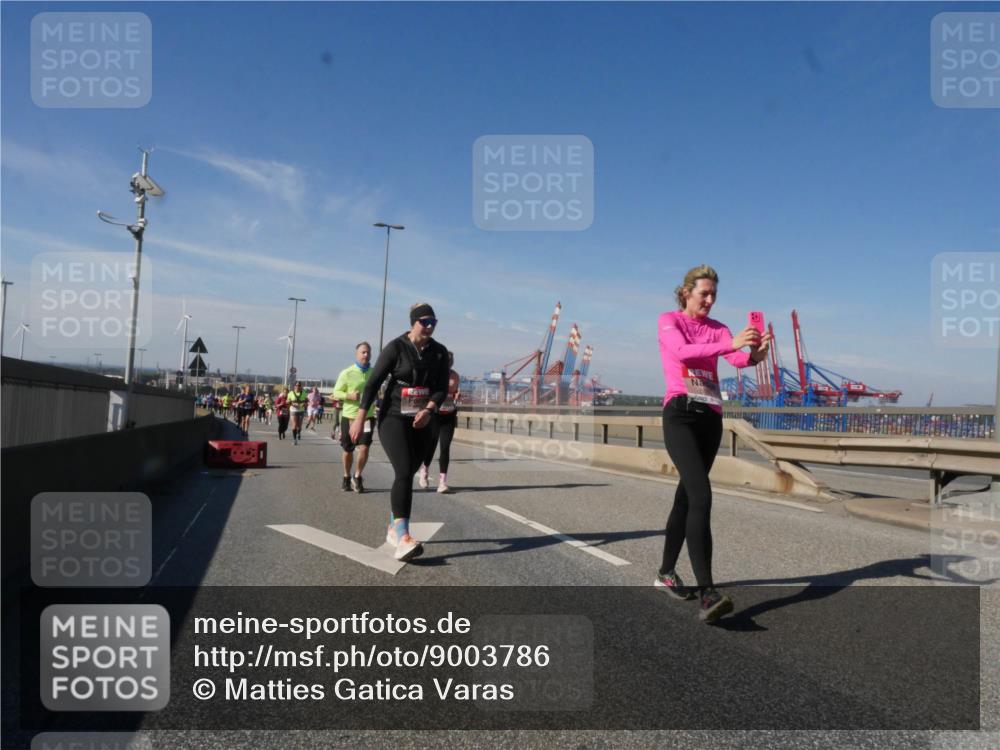 03.10.2025 - Köhlbrandbrückenlauf Matties Gatica Varas http://msf.ph/oto/9003786 03.10.2025 12:57:26 Position 2  meine-sportfotos.de
