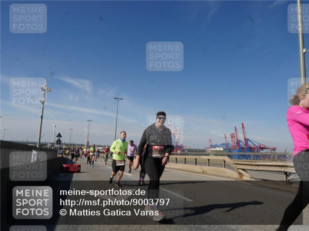 03.10.2025 - Köhlbrandbrückenlauf Matties Gatica Varas http://msf.ph/oto/9003797 03.10.2025 12:57:27 Position 2  meine-sportfotos.de