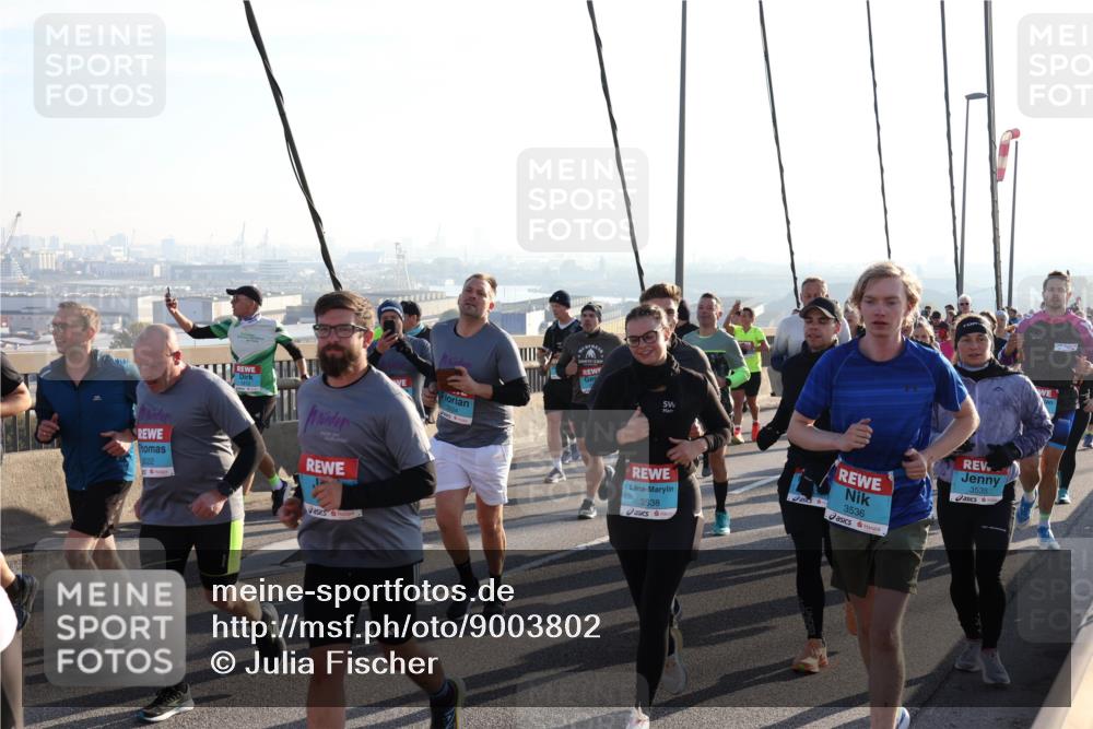 03.10.2025 - Köhlbrandbrückenlauf Julia Fischer http://msf.ph/oto/9003802 03.10.2025 09:30:28 Position 1 3022, 3538, 3536, 3535 meine-sportfotos.de