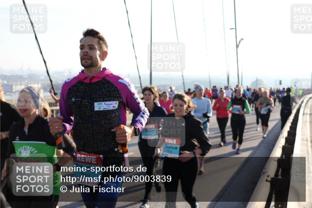 03.10.2025 - Köhlbrandbrückenlauf Julia Fischer http://msf.ph/oto/9003839 03.10.2025 09:30:31 Position 1 3619, 2969, 30 meine-sportfotos.de