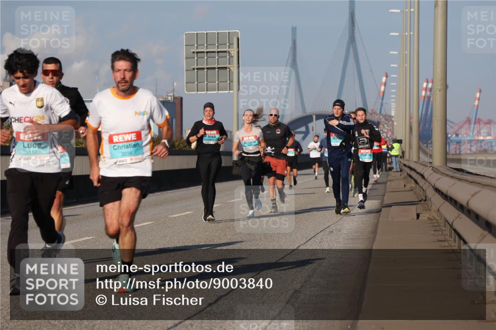 03.10.2025 - Köhlbrandbrückenlauf Luisa Fischer http://msf.ph/oto/9003840 03.10.2025 10:45:37 Position 3 24, 1112, 3338, 1114 meine-sportfotos.de