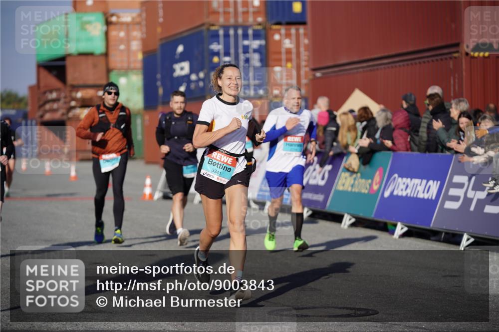 03.10.2025 - Köhlbrandbrückenlauf Michael Burmester http://msf.ph/oto/9003843 03.10.2025 10:06:47 Ziel 1125, 1328, 1449, 1559, 1680, 2716, 3177, 3320, 3341, 3411 meine-sportfotos.de