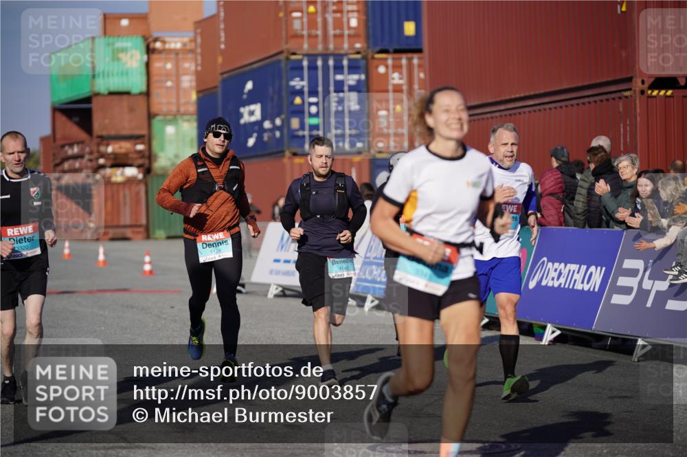 03.10.2025 - Köhlbrandbrückenlauf Michael Burmester http://msf.ph/oto/9003857 03.10.2025 10:06:48 Ziel 1125, 1328, 1449, 1559, 1680, 2716, 3177, 3320, 3341, 3411 meine-sportfotos.de