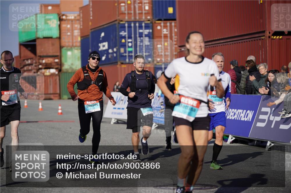 03.10.2025 - Köhlbrandbrückenlauf Michael Burmester http://msf.ph/oto/9003866 03.10.2025 10:06:48 Ziel 1125, 1328, 1449, 1559, 1680, 2716, 3177, 3320, 3341, 3411 meine-sportfotos.de