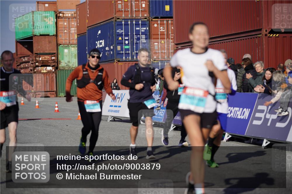 03.10.2025 - Köhlbrandbrückenlauf Michael Burmester http://msf.ph/oto/9003879 03.10.2025 10:06:48 Ziel 1125, 1328, 1449, 1559, 1680, 2716, 3177, 3320, 3341, 3411 meine-sportfotos.de
