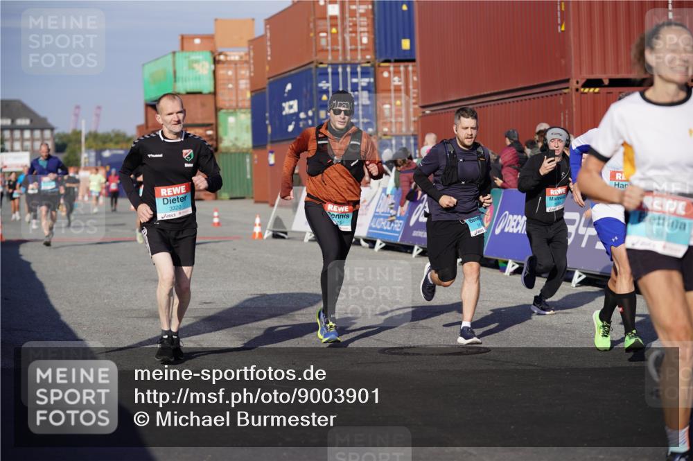 03.10.2025 - Köhlbrandbrückenlauf Michael Burmester http://msf.ph/oto/9003901 03.10.2025 10:06:49 Ziel 1125, 1412, 1449, 1559, 1582, 1680, 2716, 3177, 3320, 3341, 3411 meine-sportfotos.de