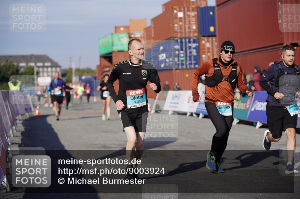 03.10.2025 - Köhlbrandbrückenlauf Michael Burmester http://msf.ph/oto/9003924 03.10.2025 10:06:50 Ziel 1125, 1412, 1449, 1559, 1582, 1680, 2716, 3320, 3341 meine-sportfotos.de