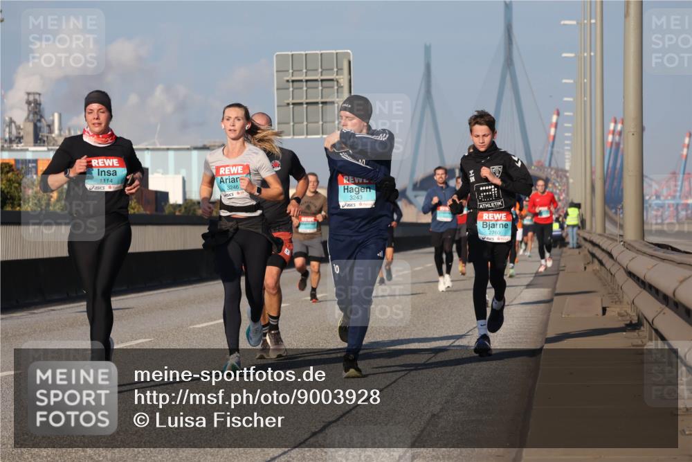 03.10.2025 - Köhlbrandbrückenlauf Luisa Fischer http://msf.ph/oto/9003928 03.10.2025 10:45:41 Position 3 1114, 3246, 3243, 2760 meine-sportfotos.de