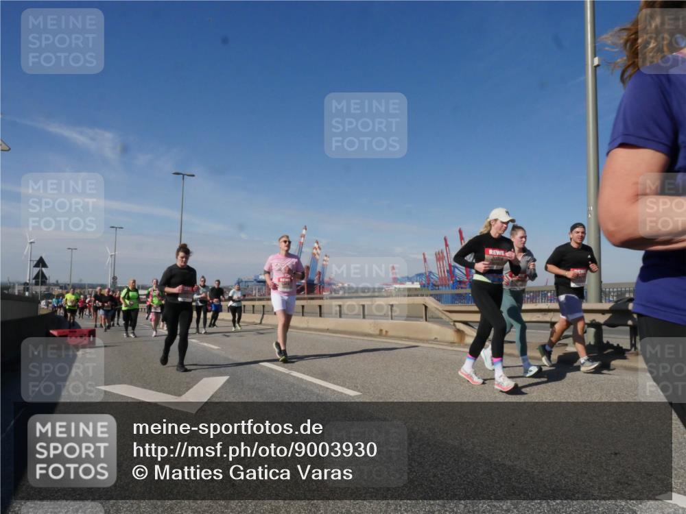 03.10.2025 - Köhlbrandbrückenlauf Matties Gatica Varas http://msf.ph/oto/9003930 03.10.2025 12:57:37 Position 2  meine-sportfotos.de