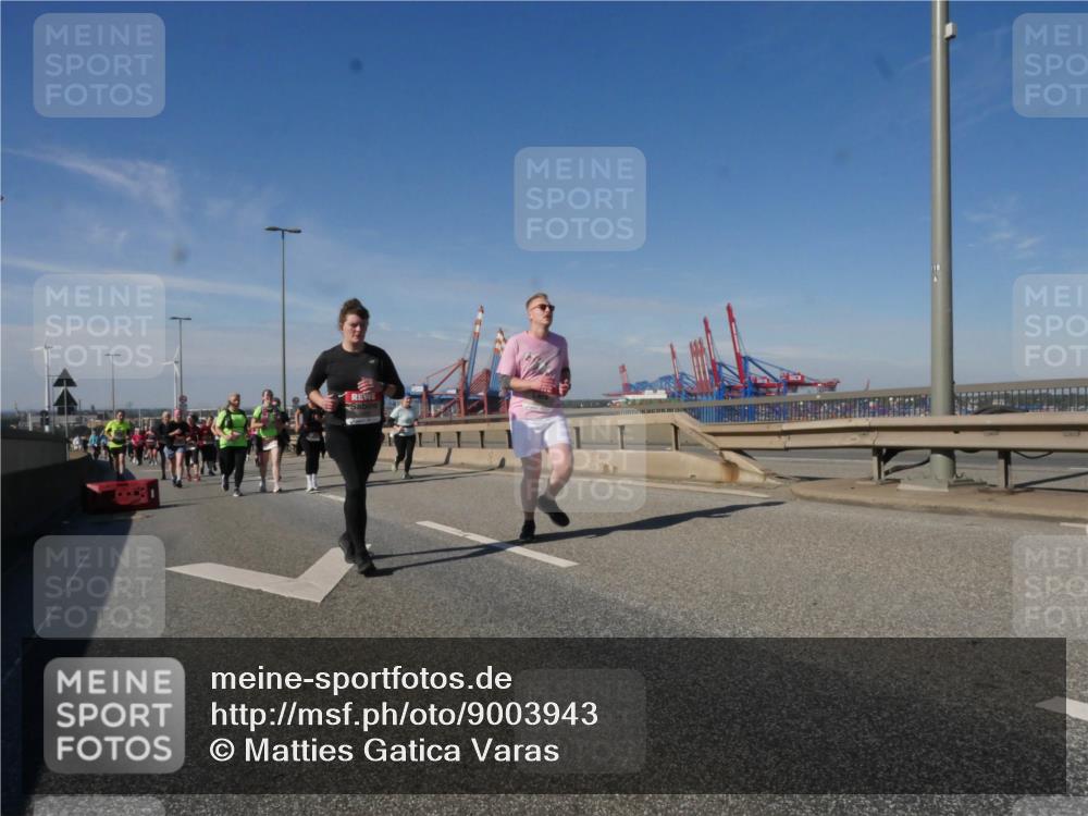 03.10.2025 - Köhlbrandbrückenlauf Matties Gatica Varas http://msf.ph/oto/9003943 03.10.2025 12:57:38 Position 2  meine-sportfotos.de