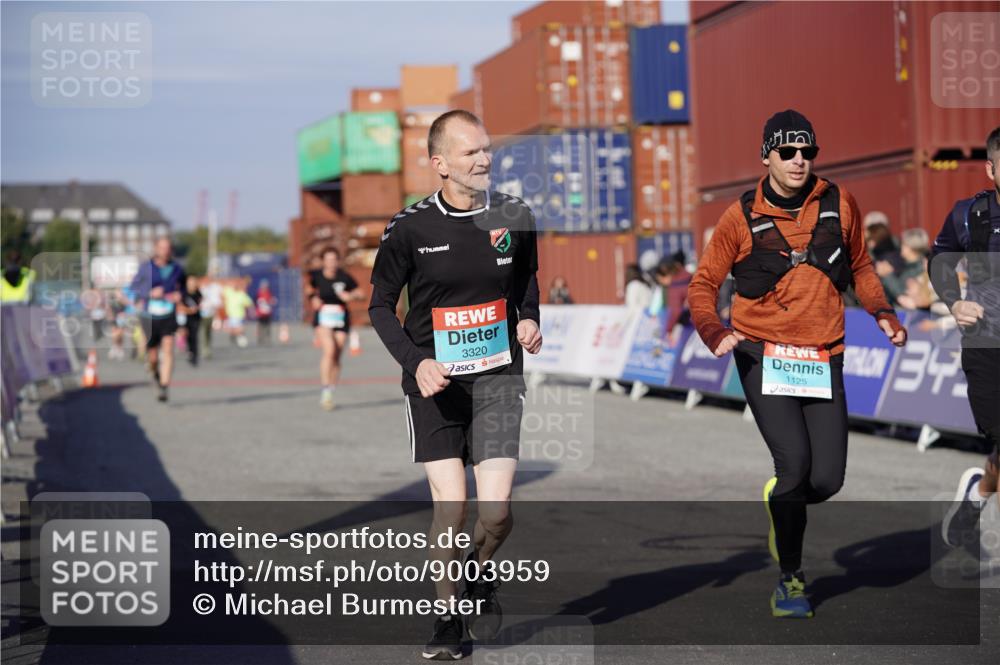 03.10.2025 - Köhlbrandbrückenlauf Michael Burmester http://msf.ph/oto/9003959 03.10.2025 10:06:50 Ziel 1125, 1412, 1449, 1559, 1582, 1680, 2716, 3320, 3341 meine-sportfotos.de