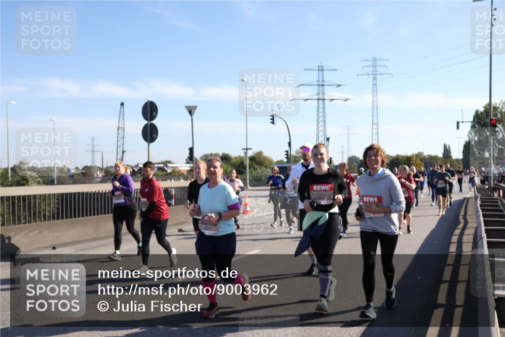 03.10.2025 - Köhlbrandbrückenlauf Julia Fischer http://msf.ph/oto/9003962 03.10.2025 12:23:34 Position 3  meine-sportfotos.de