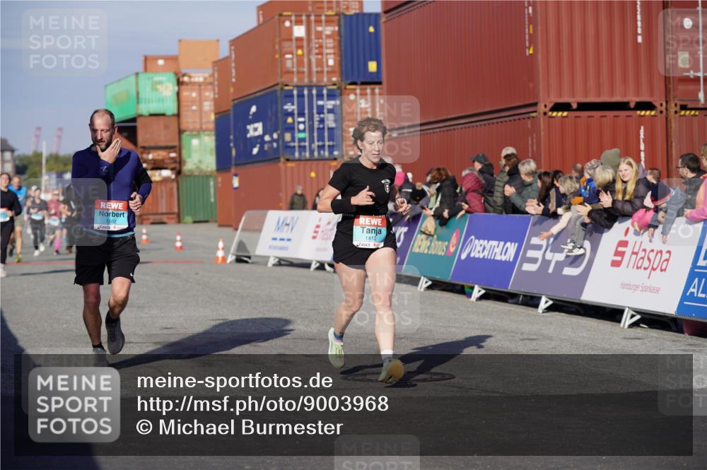 03.10.2025 - Köhlbrandbrückenlauf Michael Burmester http://msf.ph/oto/9003968 03.10.2025 10:06:54 Ziel 1125, 1301, 1412, 1559, 1582, 1680, 2716, 3320, 3341 meine-sportfotos.de