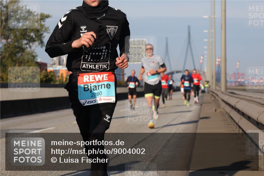 03.10.2025 - Köhlbrandbrückenlauf Luisa Fischer http://msf.ph/oto/9004002 03.10.2025 10:45:45 Position 3 2760 meine-sportfotos.de