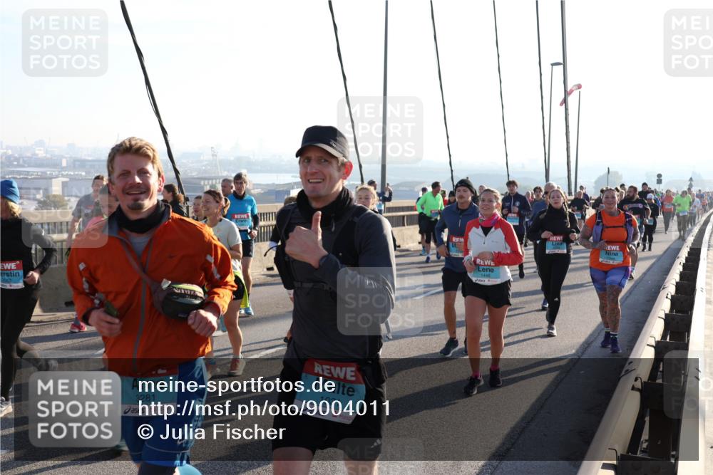 03.10.2025 - Köhlbrandbrückenlauf Julia Fischer http://msf.ph/oto/9004011 03.10.2025 09:31:11 Position 1 2562, 9122, 3281, 1031, 1446 meine-sportfotos.de