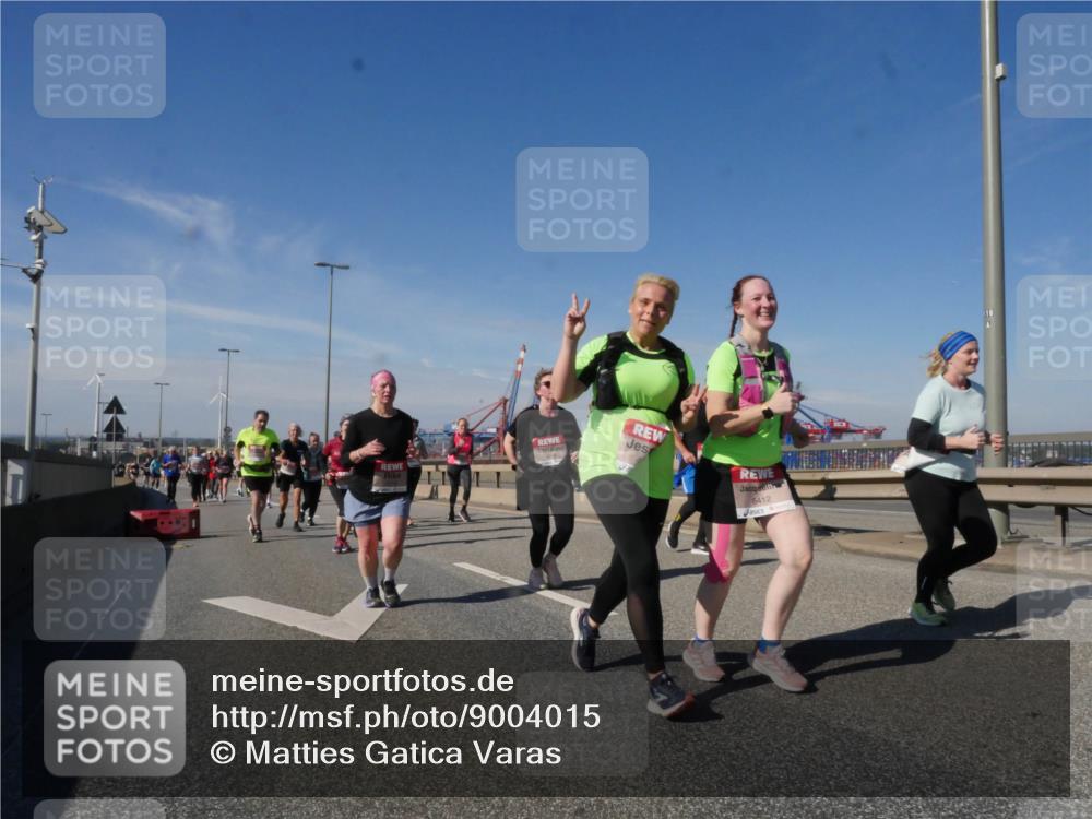 03.10.2025 - Köhlbrandbrückenlauf Matties Gatica Varas http://msf.ph/oto/9004015 03.10.2025 12:57:43 Position 2 6412 meine-sportfotos.de
