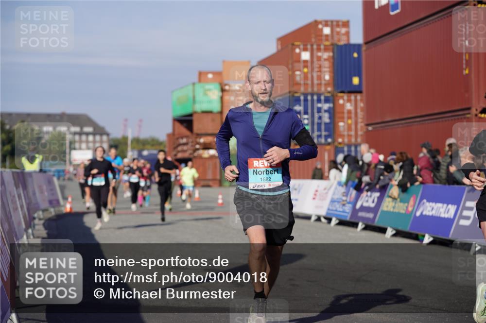 03.10.2025 - Köhlbrandbrückenlauf Michael Burmester http://msf.ph/oto/9004018 03.10.2025 10:06:55 Ziel 1125, 1301, 1412, 1559, 1582, 1680, 2716, 3320, 3585 meine-sportfotos.de