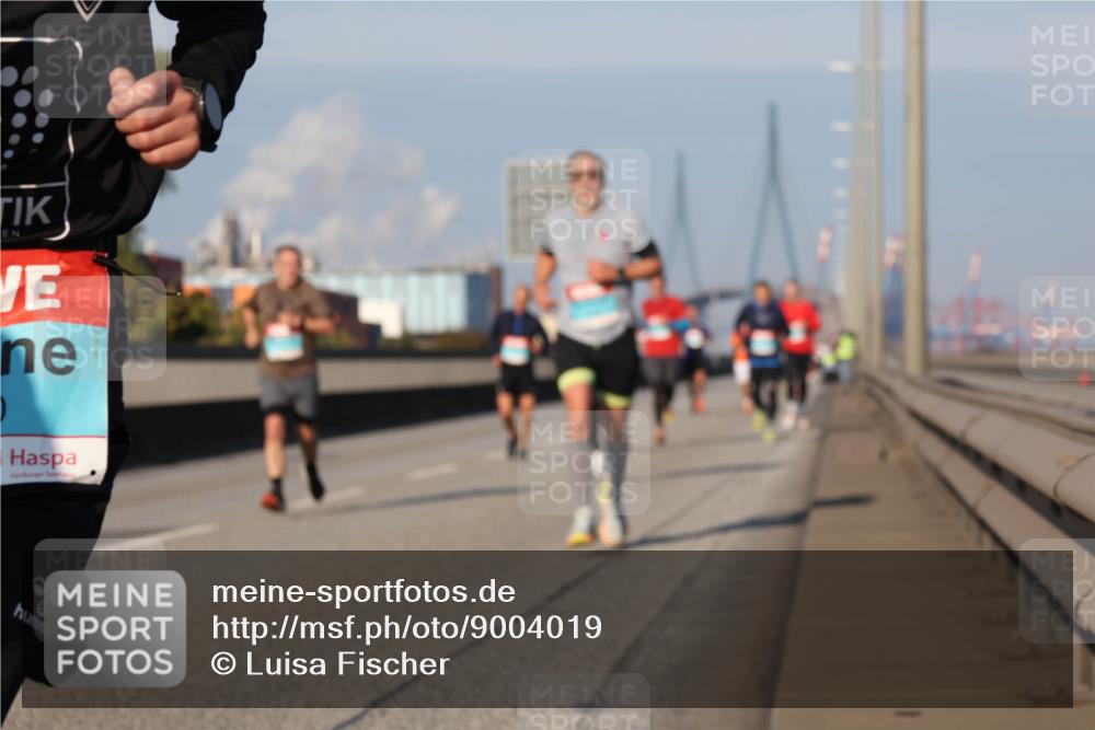 03.10.2025 - Köhlbrandbrückenlauf Luisa Fischer http://msf.ph/oto/9004019 03.10.2025 10:45:46 Position 3  meine-sportfotos.de