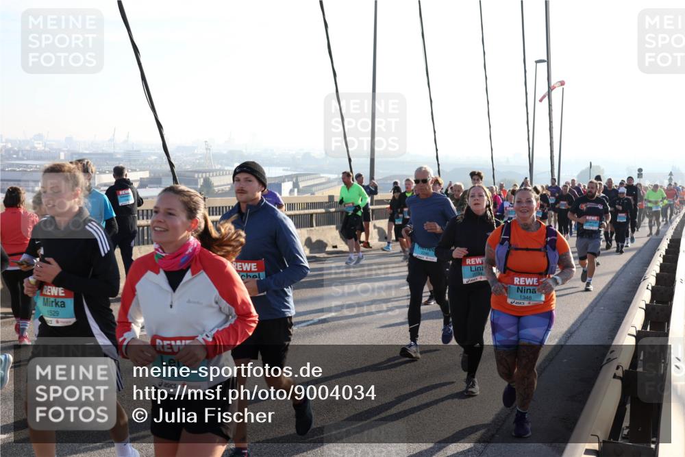 03.10.2025 - Köhlbrandbrückenlauf Julia Fischer http://msf.ph/oto/9004034 03.10.2025 09:31:13 Position 1 1529, 1446, 1348 meine-sportfotos.de