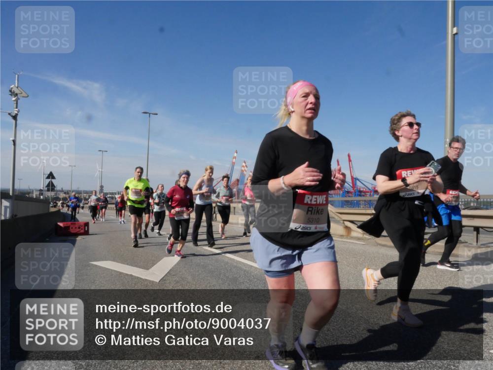 03.10.2025 - Köhlbrandbrückenlauf Matties Gatica Varas http://msf.ph/oto/9004037 03.10.2025 12:57:44 Position 2 5310, 5615 meine-sportfotos.de