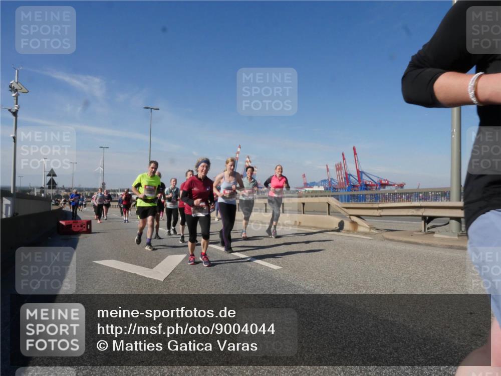 03.10.2025 - Köhlbrandbrückenlauf Matties Gatica Varas http://msf.ph/oto/9004044 03.10.2025 12:57:45 Position 2  meine-sportfotos.de