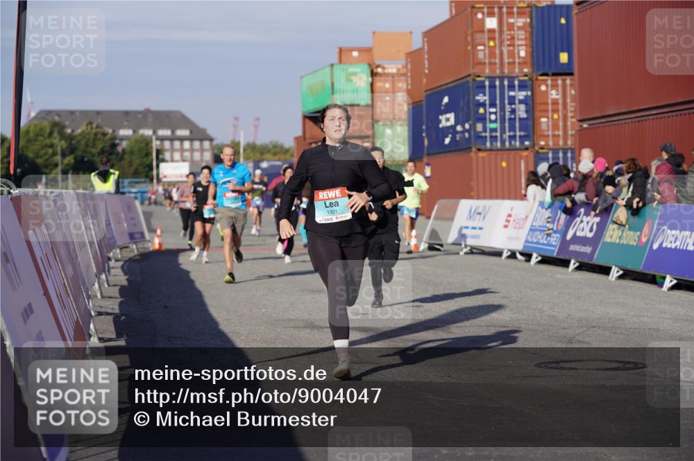 03.10.2025 - Köhlbrandbrückenlauf Michael Burmester http://msf.ph/oto/9004047 03.10.2025 10:06:58 Ziel 1301, 1412, 1496, 1582, 1730, 2671, 2794, 2981, 2983, 3585 meine-sportfotos.de