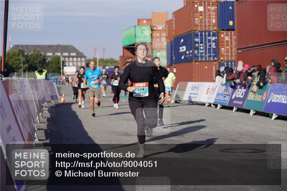 03.10.2025 - Köhlbrandbrückenlauf Michael Burmester http://msf.ph/oto/9004051 03.10.2025 10:06:58 Ziel 1301, 1412, 1496, 1582, 1730, 2671, 2794, 2981, 2983, 3585 meine-sportfotos.de