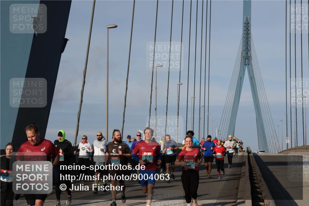 03.10.2025 - Köhlbrandbrückenlauf Julia Fischer http://msf.ph/oto/9004063 03.10.2025 09:47:33 Position 2 3068, 2882 meine-sportfotos.de