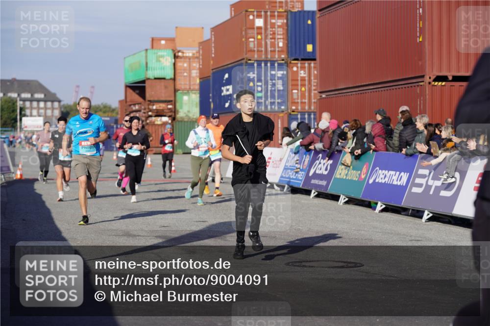 03.10.2025 - Köhlbrandbrückenlauf Michael Burmester http://msf.ph/oto/9004091 03.10.2025 10:06:59 Ziel 1301, 1412, 1496, 1582, 1628, 1730, 2671, 2794, 2981, 2983, 3585 meine-sportfotos.de