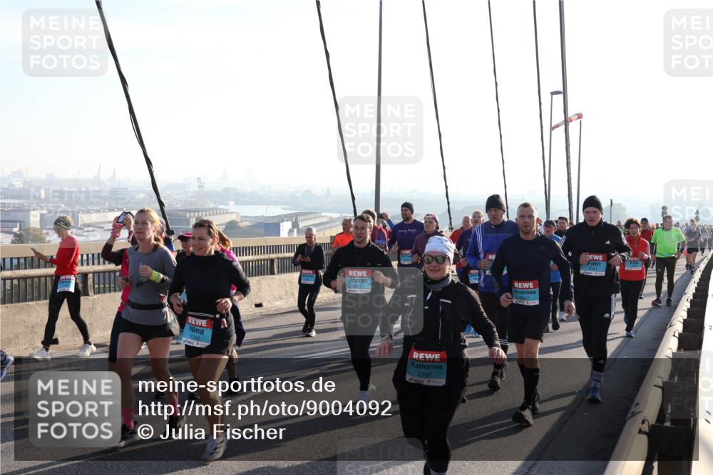 03.10.2025 - Köhlbrandbrückenlauf Julia Fischer http://msf.ph/oto/9004092 03.10.2025 09:31:20 Position 1 2349, 2787 meine-sportfotos.de