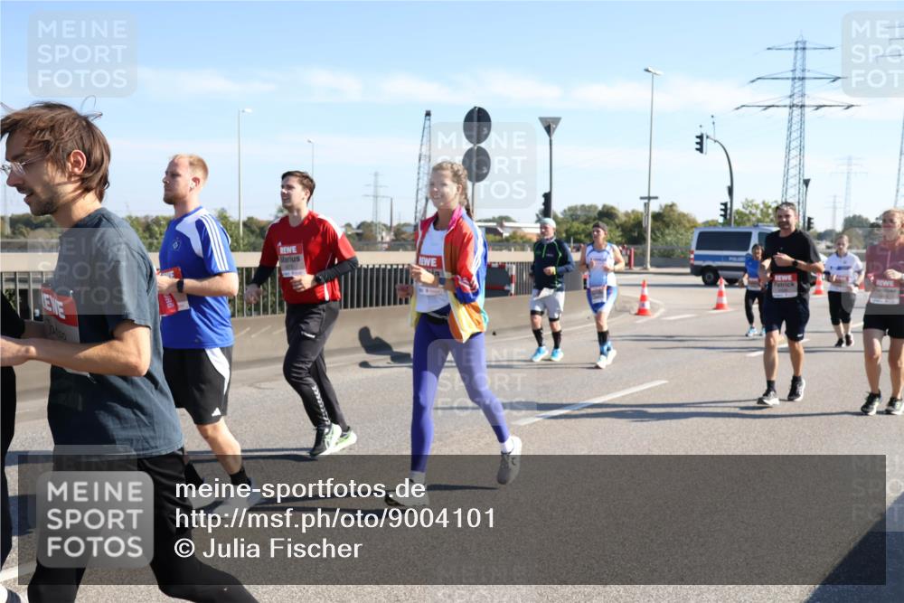 03.10.2025 - Köhlbrandbrückenlauf Julia Fischer http://msf.ph/oto/9004101 03.10.2025 12:23:52 Position 3  meine-sportfotos.de