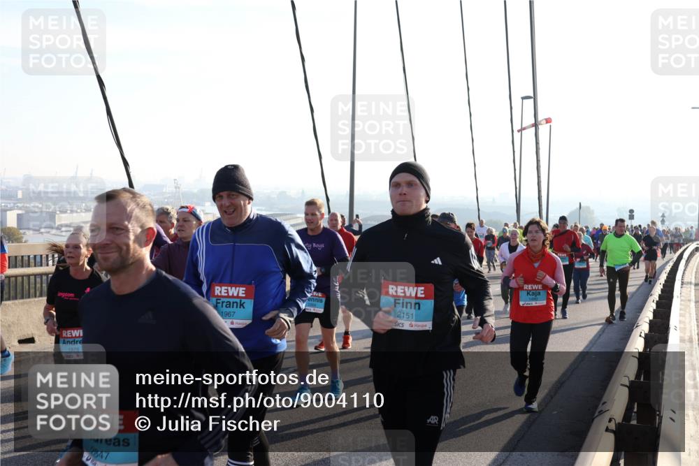 03.10.2025 - Köhlbrandbrückenlauf Julia Fischer http://msf.ph/oto/9004110 03.10.2025 09:31:22 Position 1 1978, 2847, 1967, 2151 meine-sportfotos.de