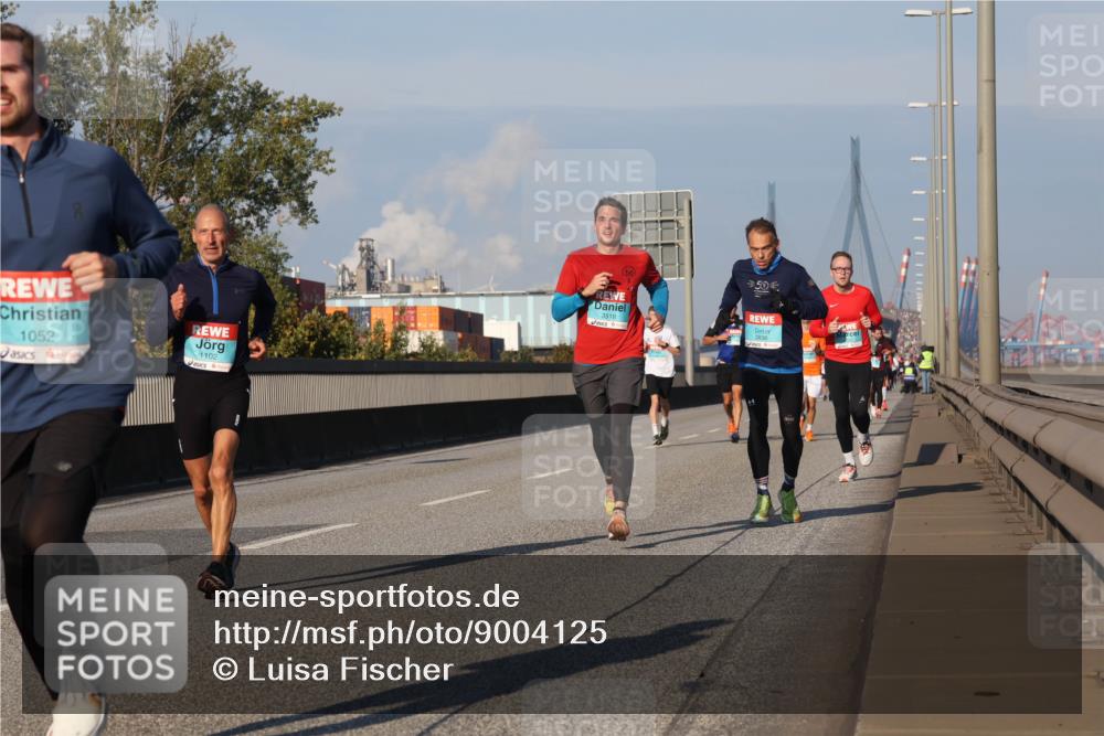 03.10.2025 - Köhlbrandbrückenlauf Luisa Fischer http://msf.ph/oto/9004125 03.10.2025 10:45:52 Position 3 1052, 1102, 50, 3518, 3836 meine-sportfotos.de