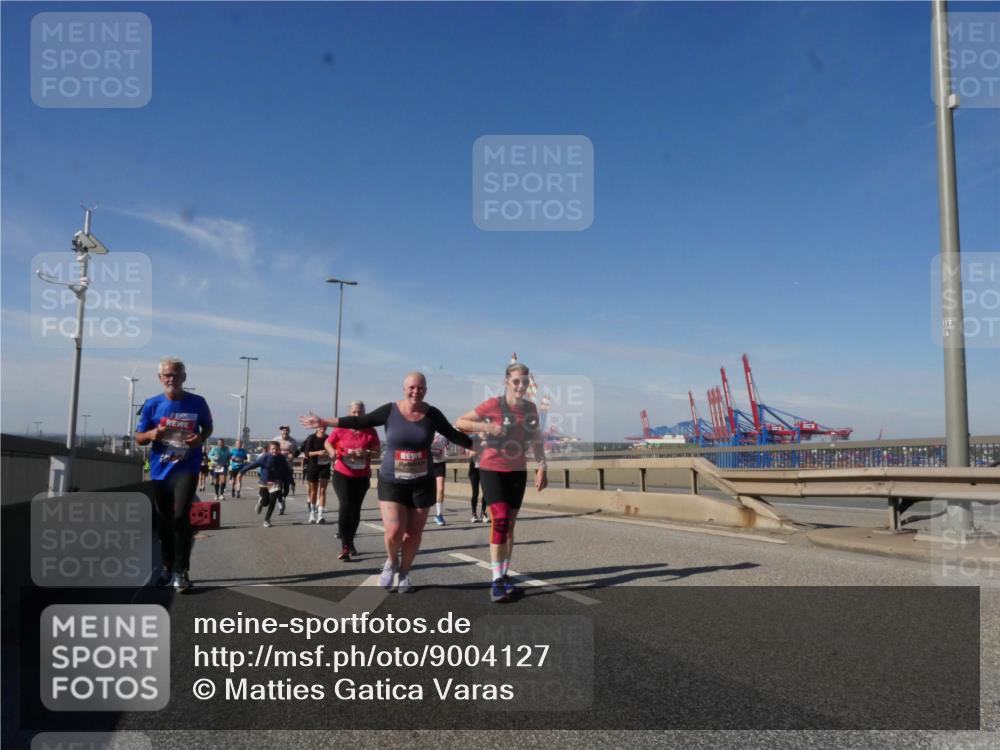 03.10.2025 - Köhlbrandbrückenlauf Matties Gatica Varas http://msf.ph/oto/9004127 03.10.2025 12:57:53 Position 2  meine-sportfotos.de