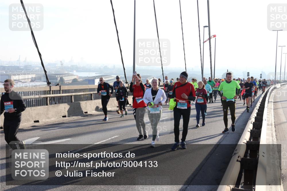 03.10.2025 - Köhlbrandbrückenlauf Julia Fischer http://msf.ph/oto/9004133 03.10.2025 09:31:26 Position 1  meine-sportfotos.de