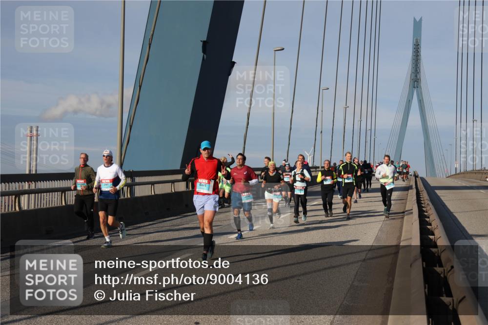 03.10.2025 - Köhlbrandbrückenlauf Julia Fischer http://msf.ph/oto/9004136 03.10.2025 09:47:50 Position 2  meine-sportfotos.de