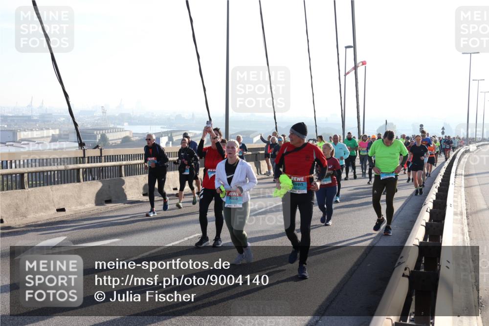 03.10.2025 - Köhlbrandbrückenlauf Julia Fischer http://msf.ph/oto/9004140 03.10.2025 09:31:26 Position 1 3030 meine-sportfotos.de