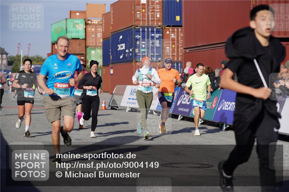 03.10.2025 - Köhlbrandbrückenlauf Michael Burmester http://msf.ph/oto/9004149 03.10.2025 10:07:01 Ziel 1189, 1301, 1412, 1496, 1582, 1628, 1730, 2671, 2794, 2903, 2981, 2983, 3434, 3585 meine-sportfotos.de