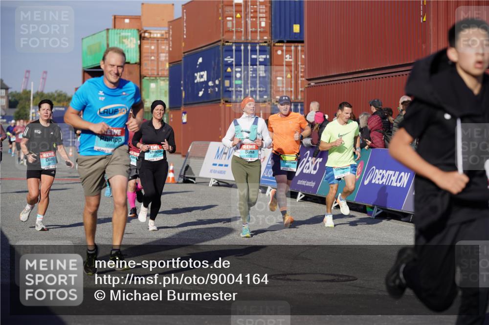 03.10.2025 - Köhlbrandbrückenlauf Michael Burmester http://msf.ph/oto/9004164 03.10.2025 10:07:01 Ziel 1189, 1301, 1412, 1496, 1582, 1628, 1730, 2671, 2794, 2903, 2981, 2983, 3434, 3585 meine-sportfotos.de
