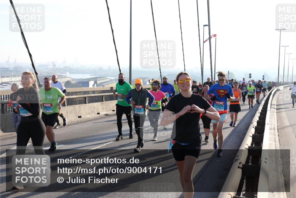 03.10.2025 - Köhlbrandbrückenlauf Julia Fischer http://msf.ph/oto/9004171 03.10.2025 09:31:33 Position 1 2270, 1709 meine-sportfotos.de